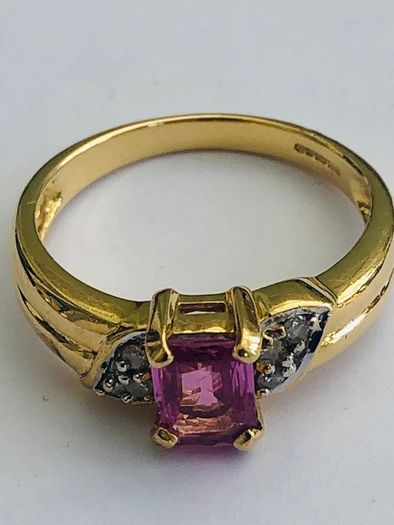 18ct Gold Pink Sapphire & Diamond Ring