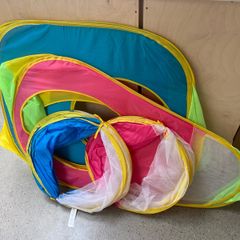 Pop up play tents and tunnels
