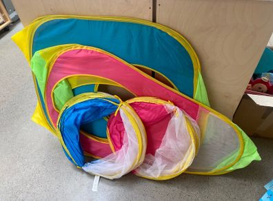 Pop up play tents and tunnels