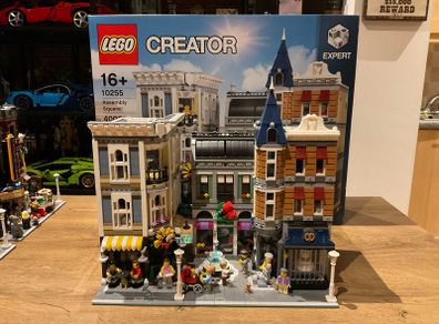 LEGO  10255 Modular Buildings Assembly Square