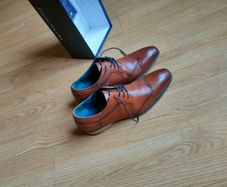 Leather brogues