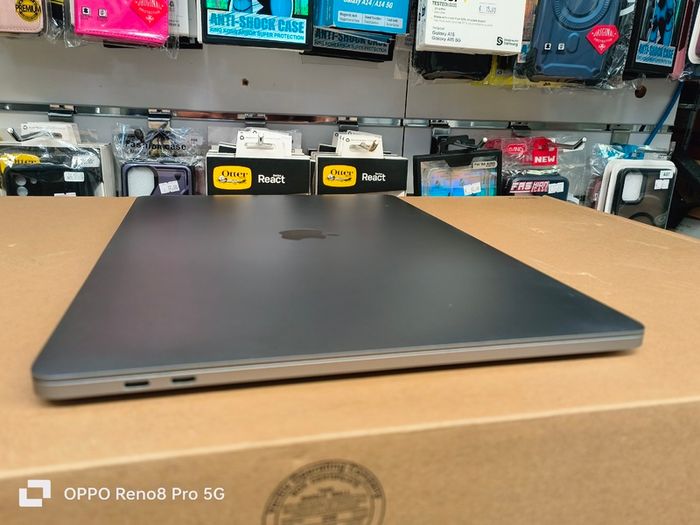 Touch Bar MacBook Pro 15" 2017 A1707 2.8 GHz Core i7 16GB RAM 512GB SSD macOS Vetura 13.7.8 (Battery Cycle: 189)