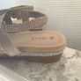 Quiz Sandals Image 3