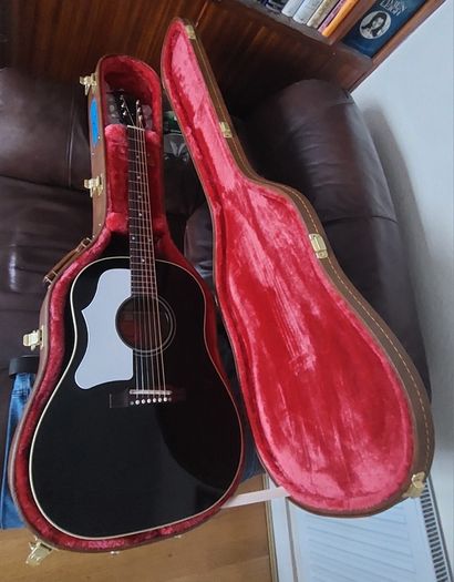 Gibson 1960's J45 Acoustic Guitar with Original Case. LEFT HANDED. AS NEW!