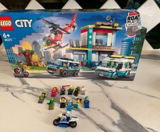 Lego. City. 60371. Plus Tub and Mini Figures. Original.