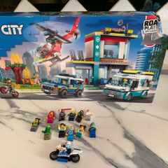Lego. City. 60371. Plus Tub and Mini Figures. Original.