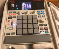sampler akai mpc sample groovebox