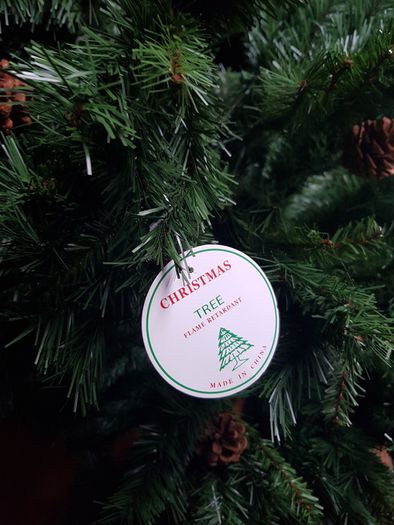 Xmas tree - artificial, 6 foot, BRAND NEW