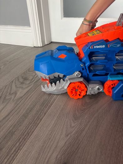 Hot Wheels City T-Rex Transporter