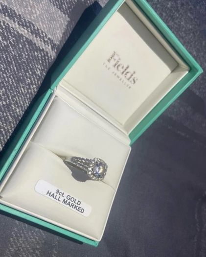 9ct white gold ring