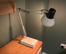 Angle poise lighting fixture