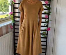 dress Bnwt tan short sleeve dress with pockets size small united colors of Benetton