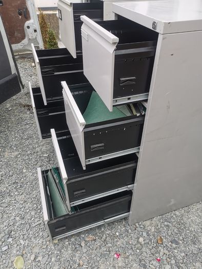 Metal cabinet