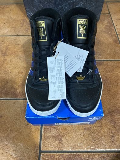 Adidas Trainers Hightop Adidas Original size 6.5 runners brand new