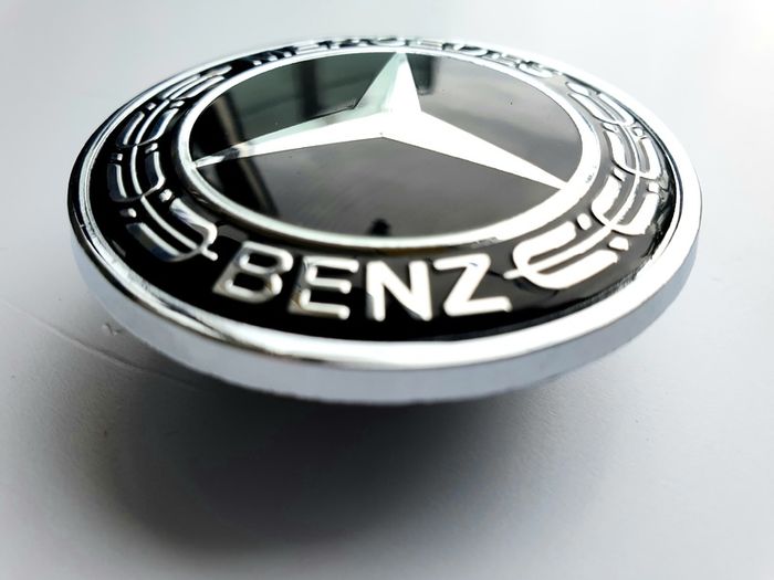 Mercedes - Benz 57mm gloss BLACK Wreath Flat Bonnet Badge Emblem A2228170415  /  A2048170616