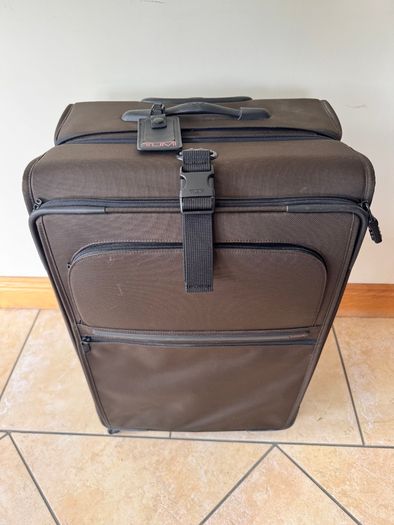 Tumi Extended Trip Expandable 4-Wheeled Packing Case excellent condition