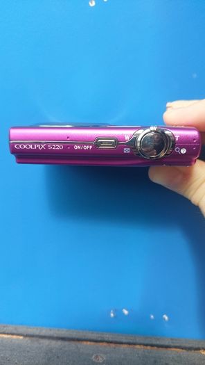 Nikon Coolpix S220 Y2K Retro Digital Camera