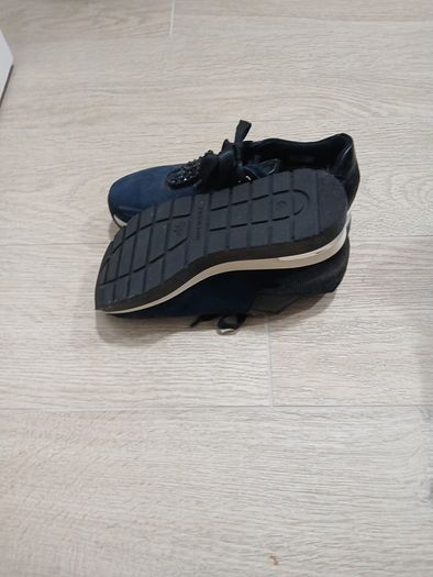 Ladies shoes