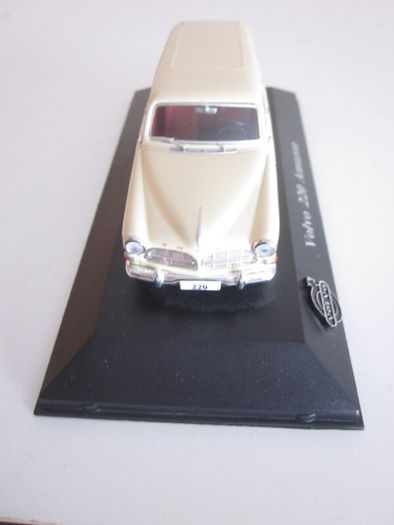 Volvo 220 Amazon White 1962 1/43 Diecast Model Car