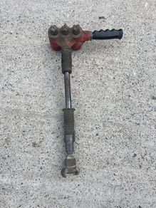 Triple headed scaling hammer