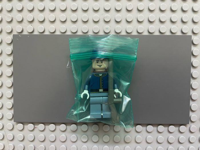 lego the Lone Ranger tlr019 Cavalry Soldier minifigure- Backpack, Black Eyebrows, Crooked Smile