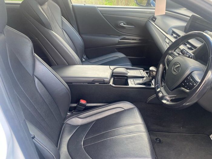 2019 Lexus Es 300h F Sport  Cvt