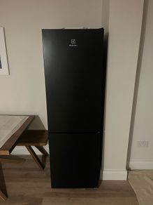 electrolux fridge freezer 60 40 RRP 700 EUR