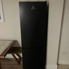 electrolux fridge freezer 60 40 RRP 700 EUR