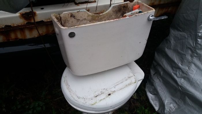 Low Level WC & Cistern