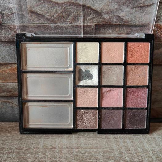 H&M Eyeshadow palette