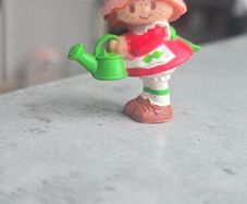 HTF Vintage 1981 AGC Kenner Strawberry Shortcake Mini PVC Doll Watering Can Figurine 2" same era as MLP G1 My Little Pony