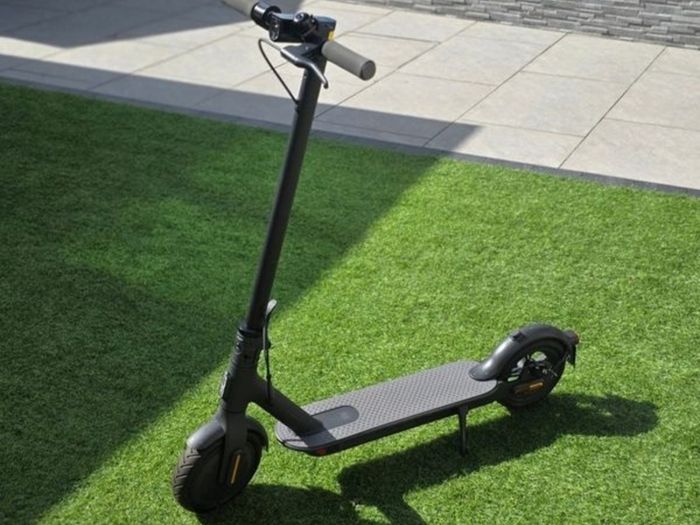 Xiaomi Mi Electric Scooter Essential 500W - Only 87KMs + 6 Charge Cycles