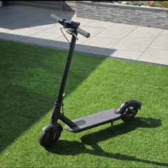 Xiaomi Mi Electric Scooter Essential 500W - Only 87KMs + 6 Charge Cycles