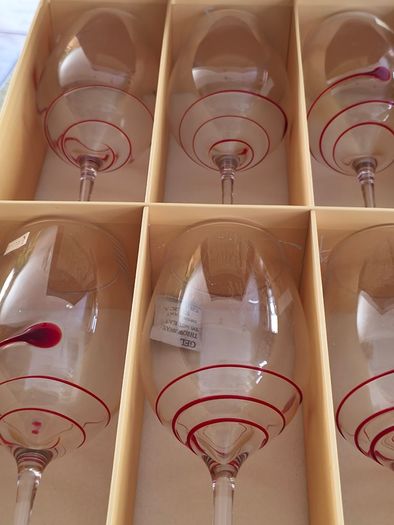 Duiske Kilkenny Red Fusion 6 stunning Red wine glasses New and boxed