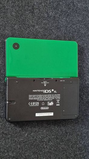 Nintendo DSi XL Green Console 8 Games Bundle