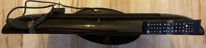 Samsung flatscreen with remote