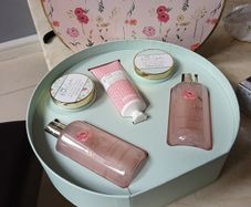 Baylis& Harding  Royal Garden  Body Gift Set In A Lovely  Large  Decorative  Box.  B.N.W.T
