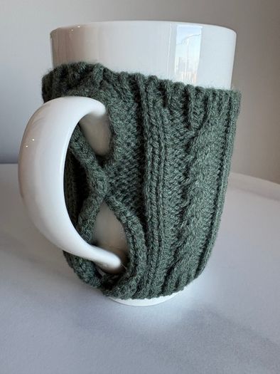 Cosy coffee mug with woolly jumper