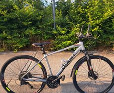 Giant Roam Hybrid Bike