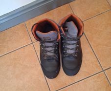 Safety Boots size 9 /43. Steel toe, good quality, good condition.