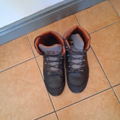Safety Boots size 9 /43. Steel toe, good quality, good condition.
