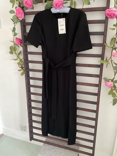 dress bnwt black Zara dress size xsmall fit 8/10