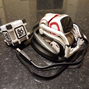 Original Cozmo working perfectly, charging dock included. Postage in Ireland OK.