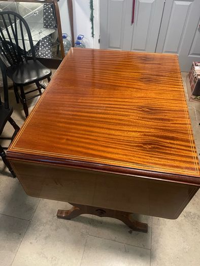 Extendable mahogany dinning table
