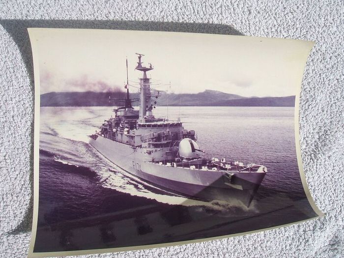 ROYAL NAVY (photoprints x 5) - Sea Harrier fighter jets, F174 Frigate & aircraft carrier deck with aircraft (1980's / 1990's)