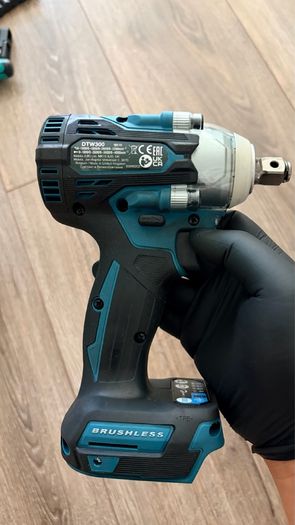 Makita DTW300Z 18V Brushless Impact Wrench + Battery & Charger