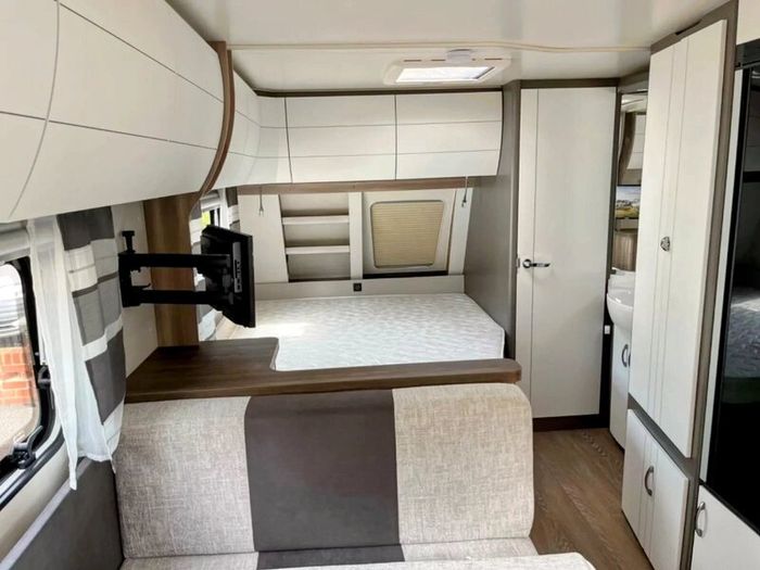 2023 Hobby 6 berth caravan, like new.