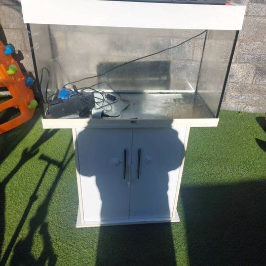 Fish tank and cabinet for sale 100 euro ono