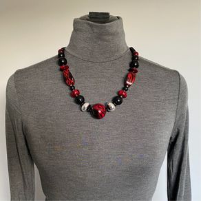 Retro black & red necklace
