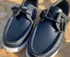 Susst deck shoes size 7, navy, like new